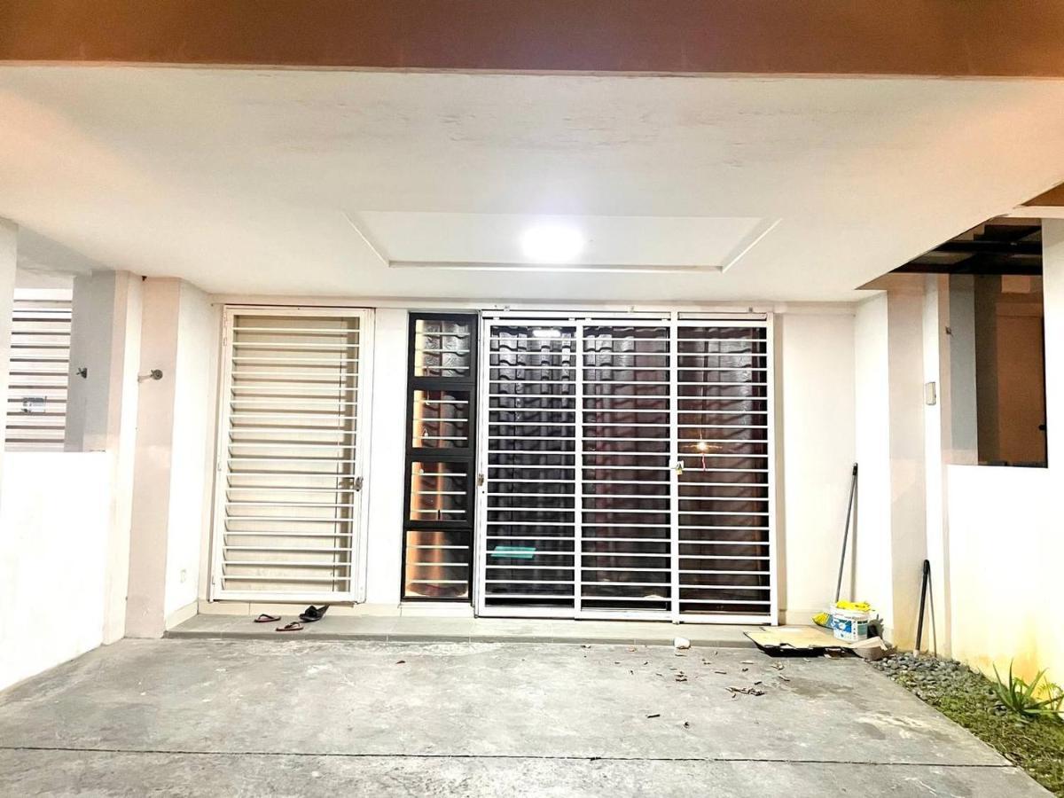 Homestay 3Br Near Setia Alam Shah Alam Kültér fotó
